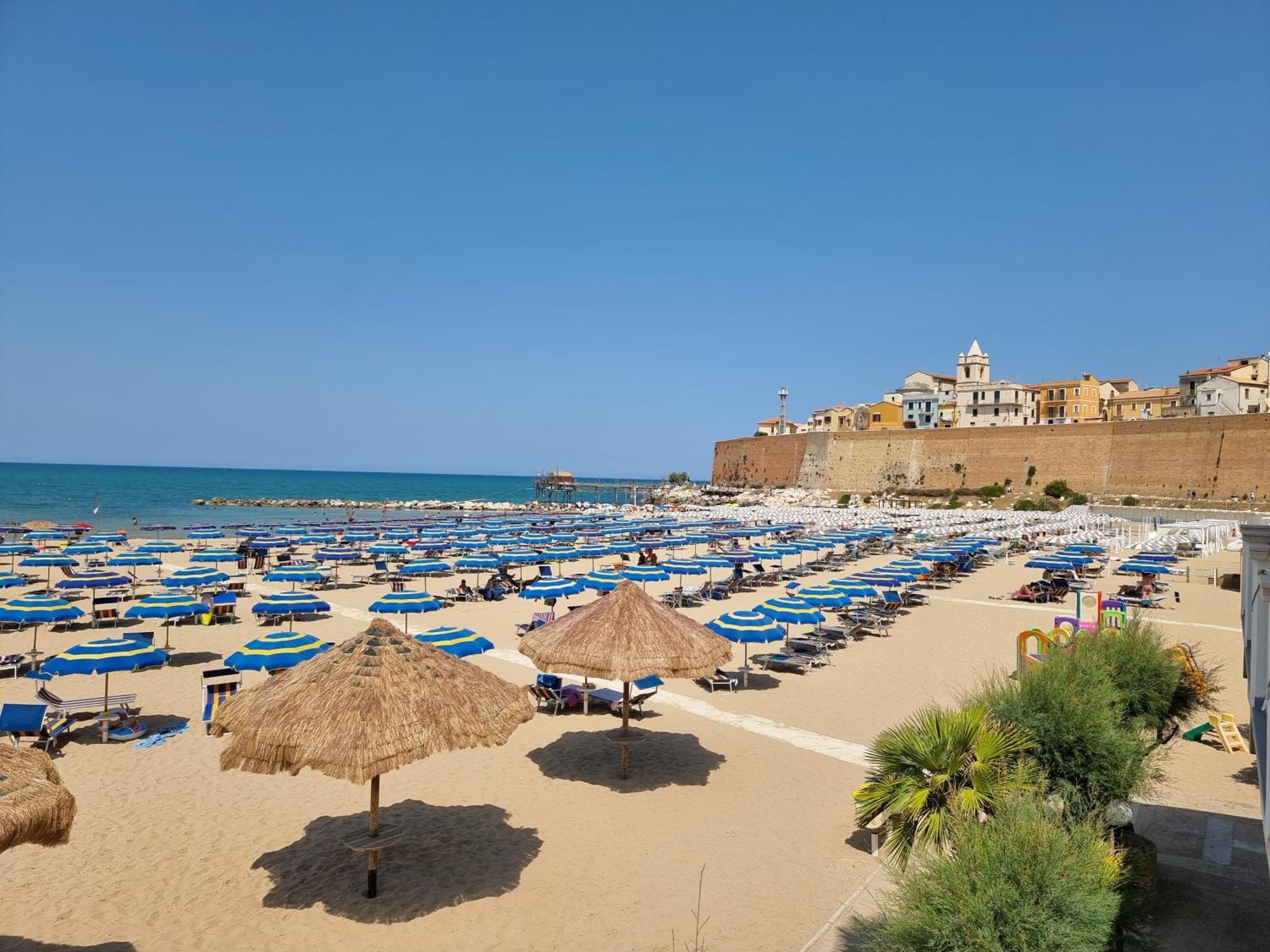 Agriturismo Essentia Dimora Rurale Larino エクステリア 写真